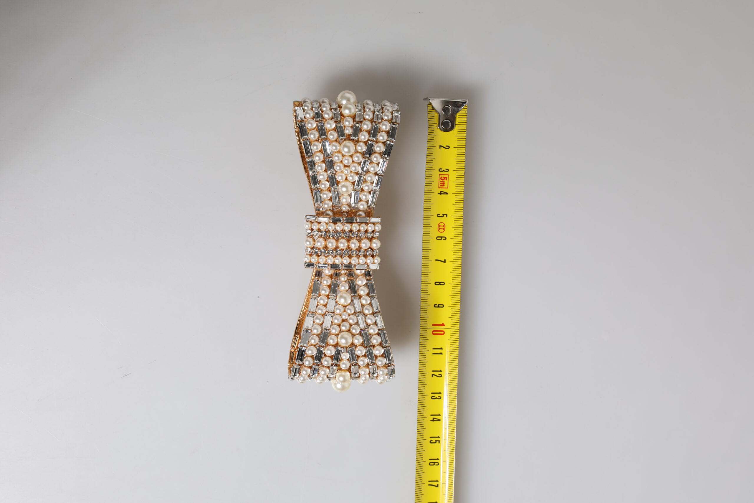Dolce & Gabbana Gold Tone Brass Bow Crystal FauxPearl Embellished Brooch - Image 6