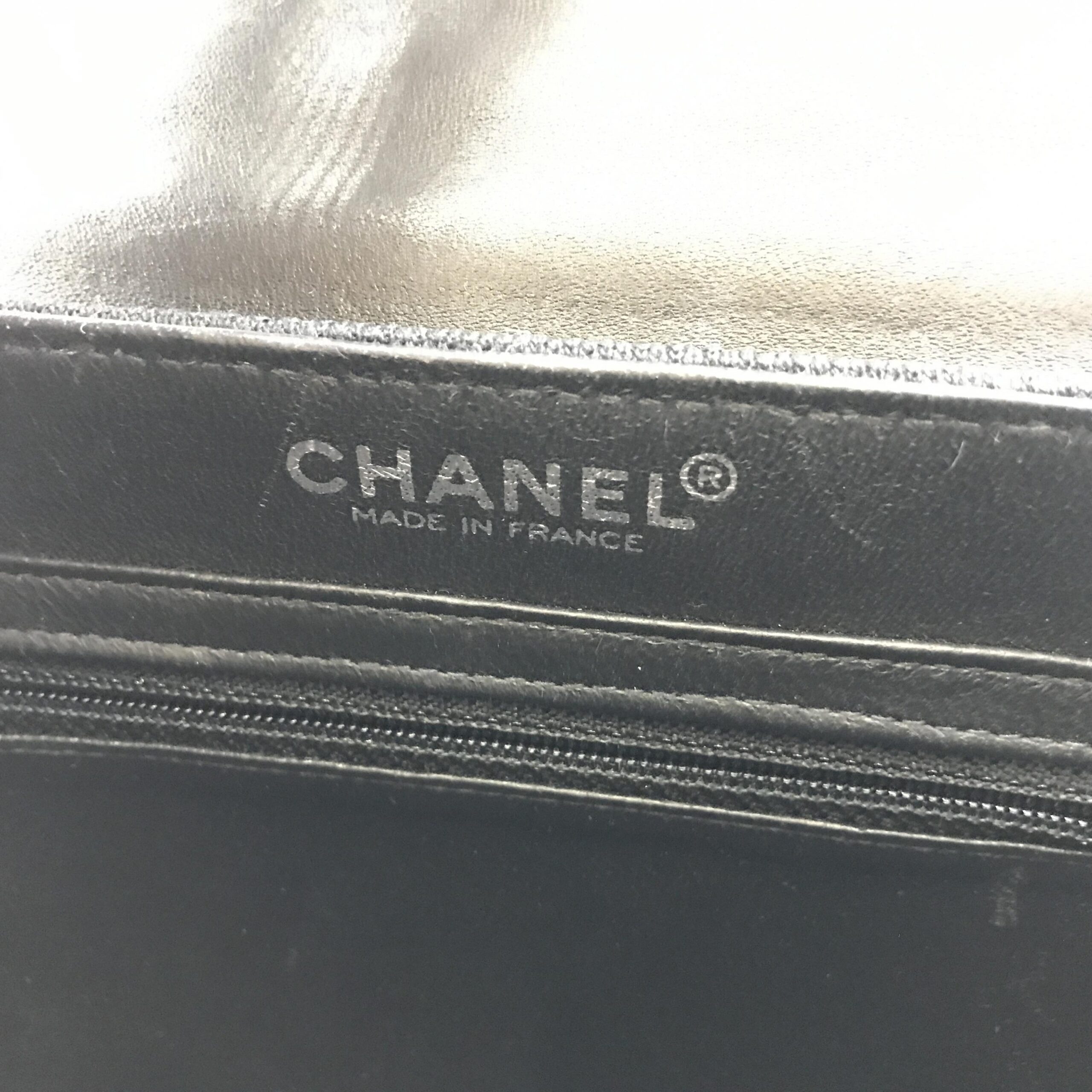 Chanel Chocolate Bar Patent Leather Shoulder Bag - Image 8