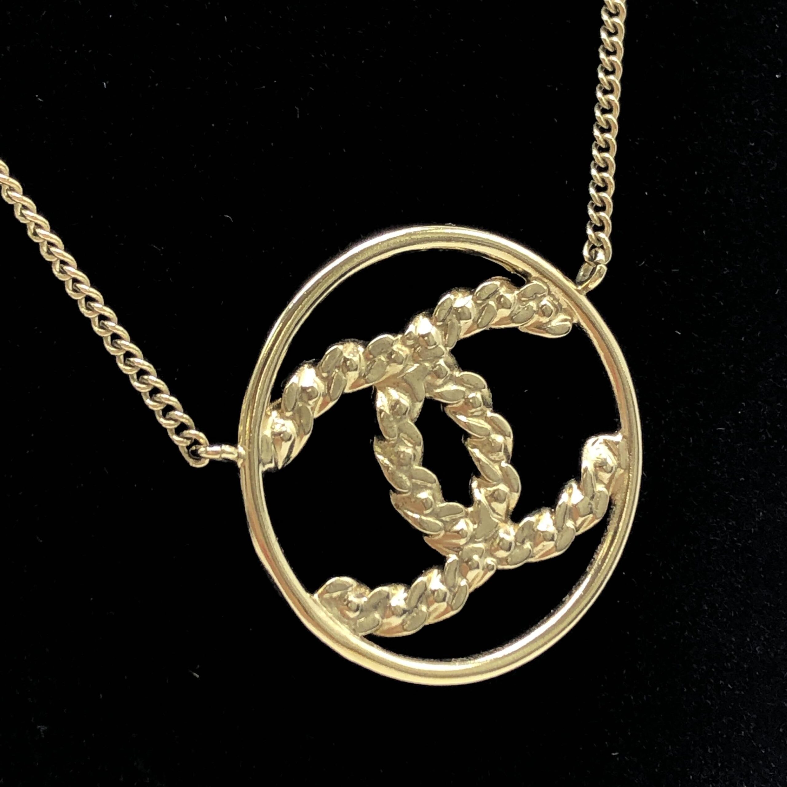 Chanel Gold Tone CC Circle Pendant Necklace - Image 5