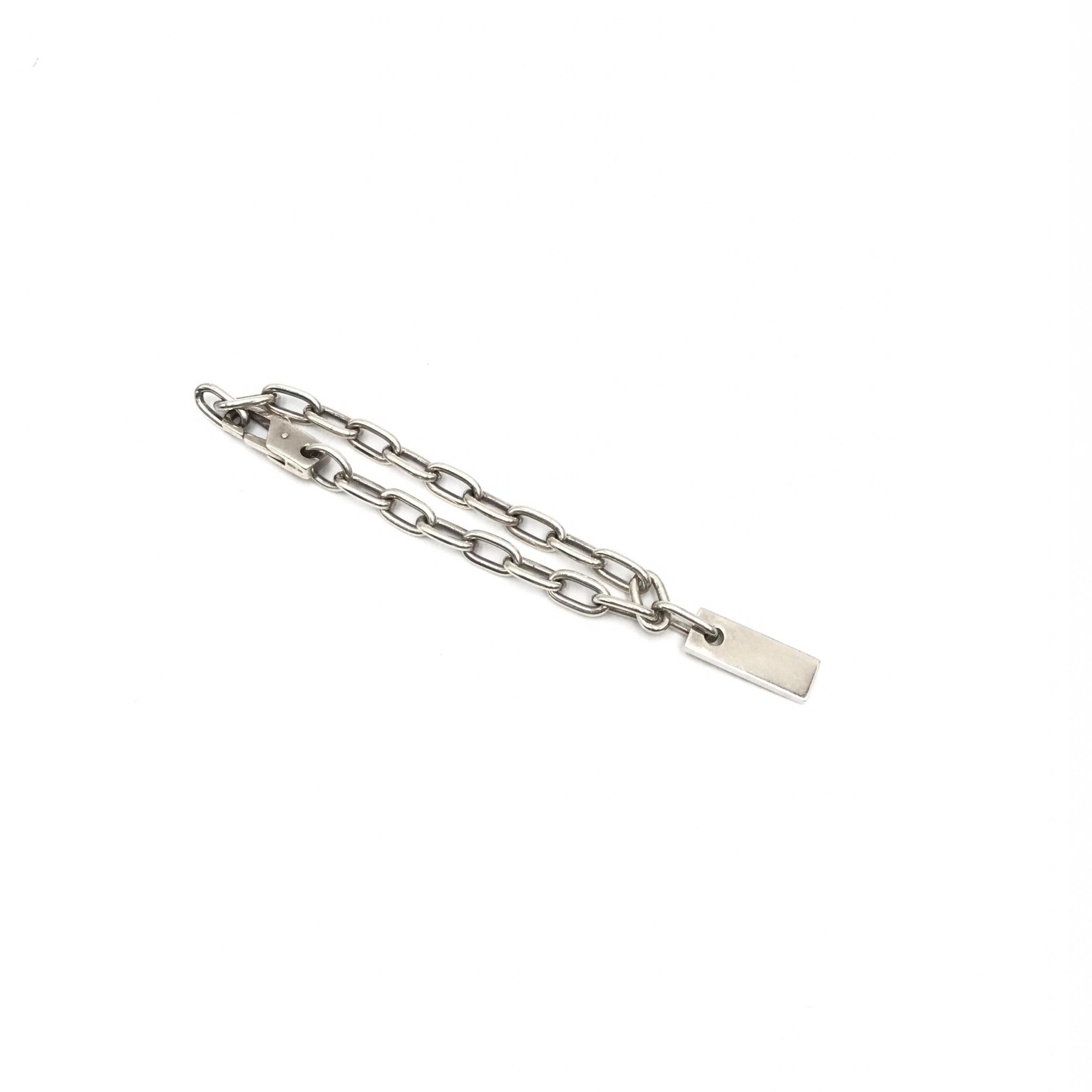 Gucci Sterling Silver Logo Plate Chain Bracelet - Image 3