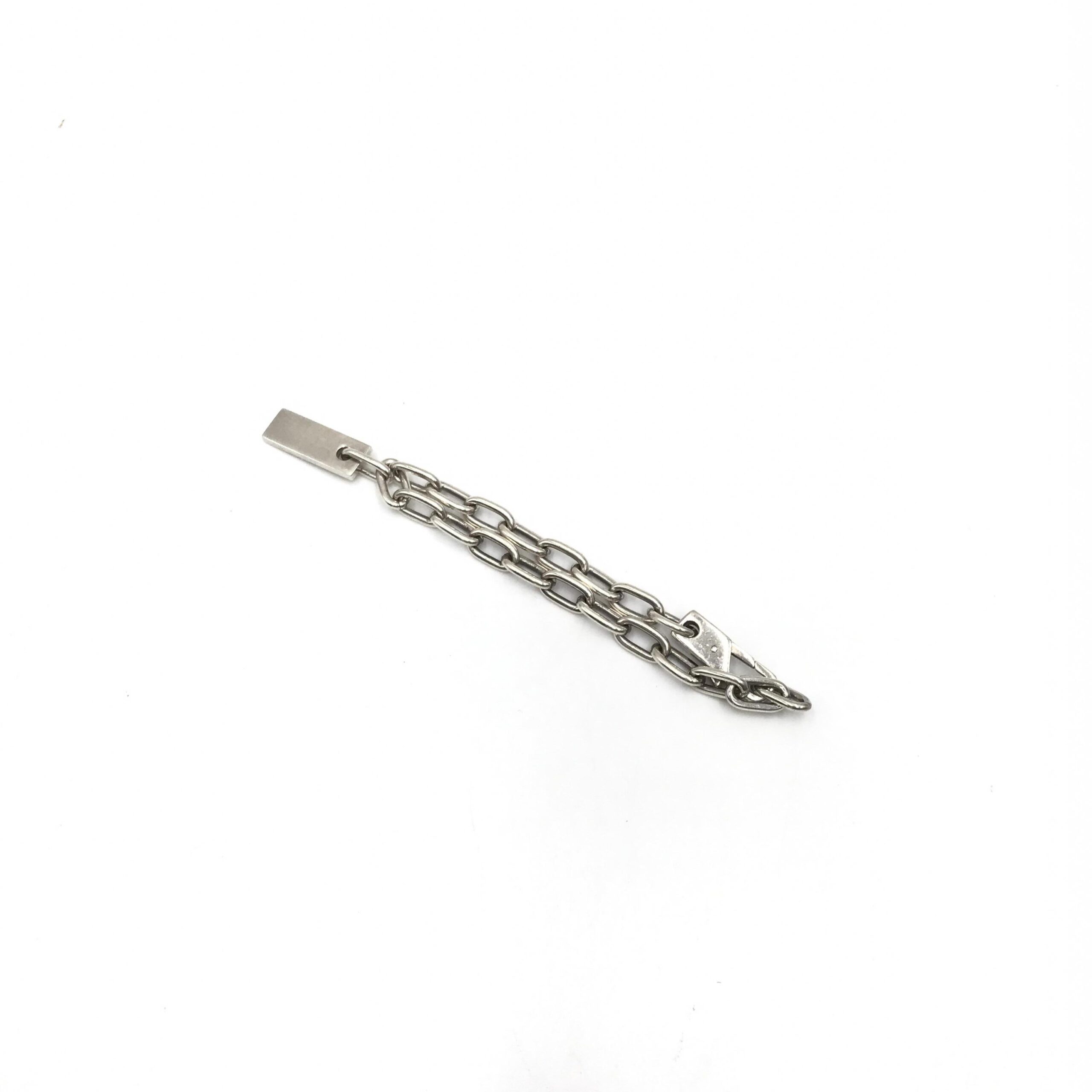 Gucci Sterling Silver Logo Plate Chain Bracelet - Image 5