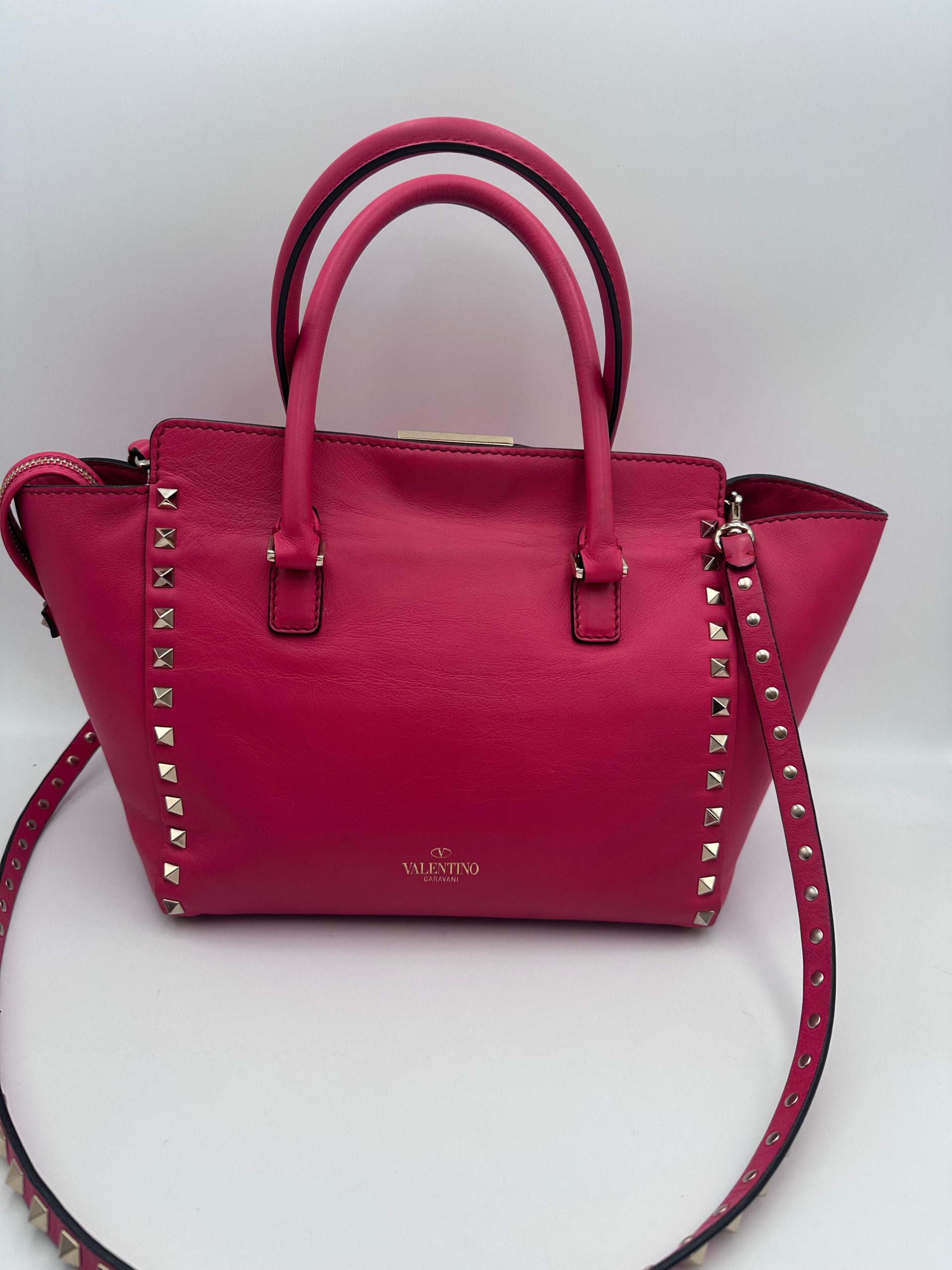 Valentino Garavani VALENTINO GARAVANI Rockstud Medium Pink Handbag - Image 2