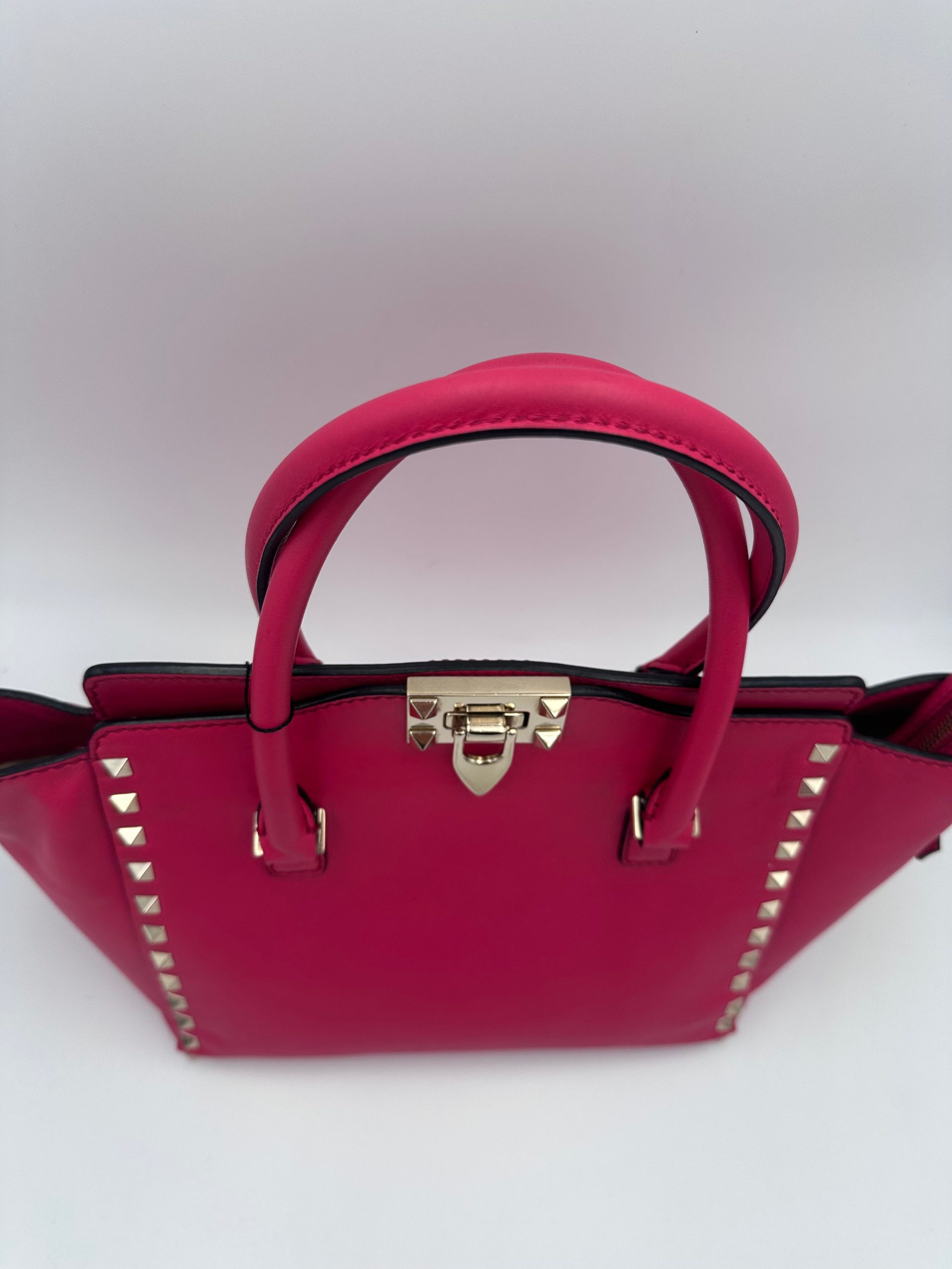Valentino Garavani VALENTINO GARAVANI Rockstud Medium Pink Handbag - Image 4