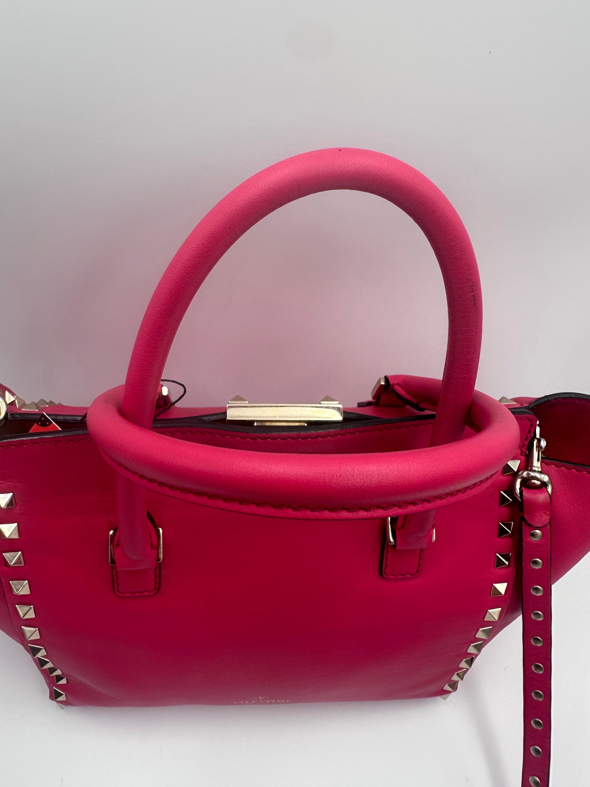Valentino Garavani VALENTINO GARAVANI Rockstud Medium Pink Handbag - Image 8